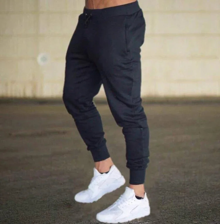 Jogging homme coupe ajustée en coton, conçu pour allier confort et style
