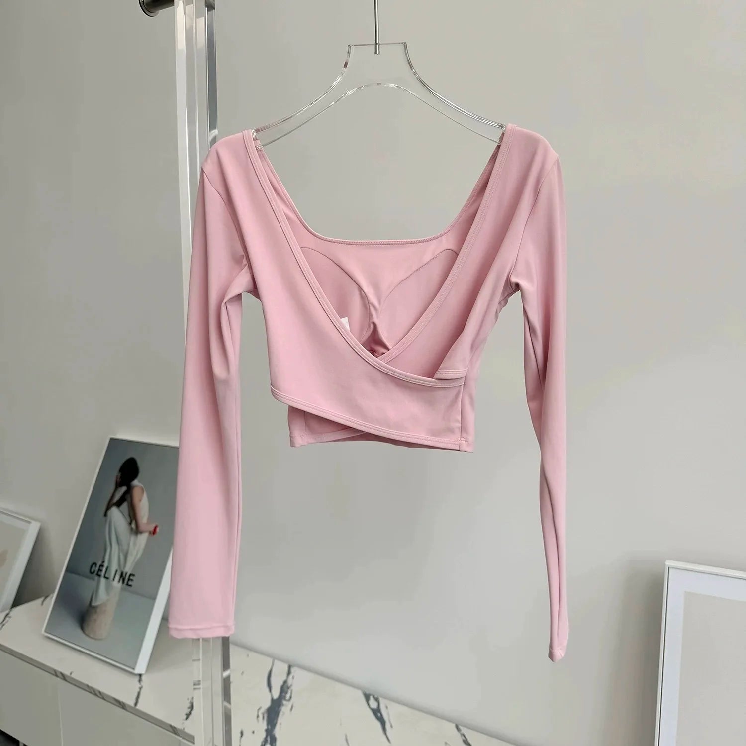 Tenue de yoga femme dos croisé