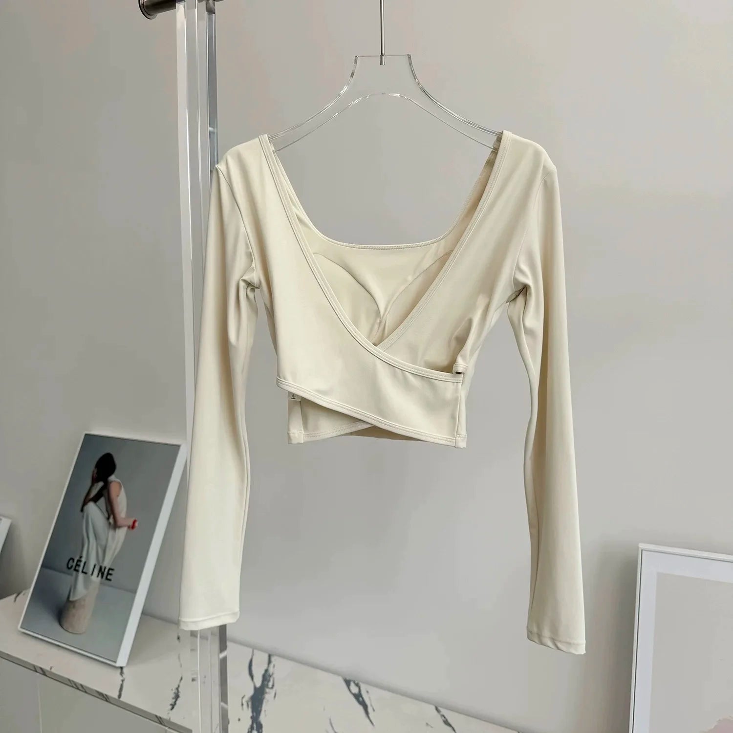 Tenue de yoga femme dos croisé